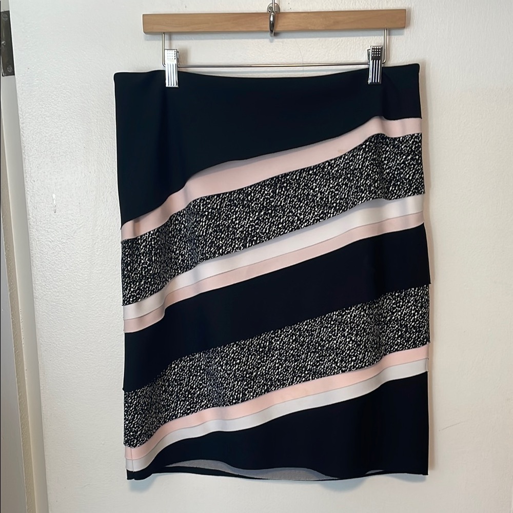 EUC White House Black Market Black and Pink Knee-Length Pencil Skirt